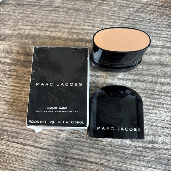 Marc Jacobs Other - Marc Jacobs SMART WAND ~Tinted Complexion ~230 Medium-~ Discontinued & Rare